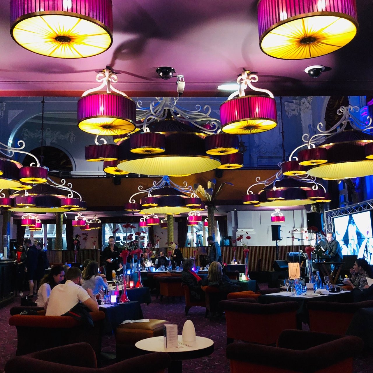 Stilvolles Interieur des Restaurants in Berlin